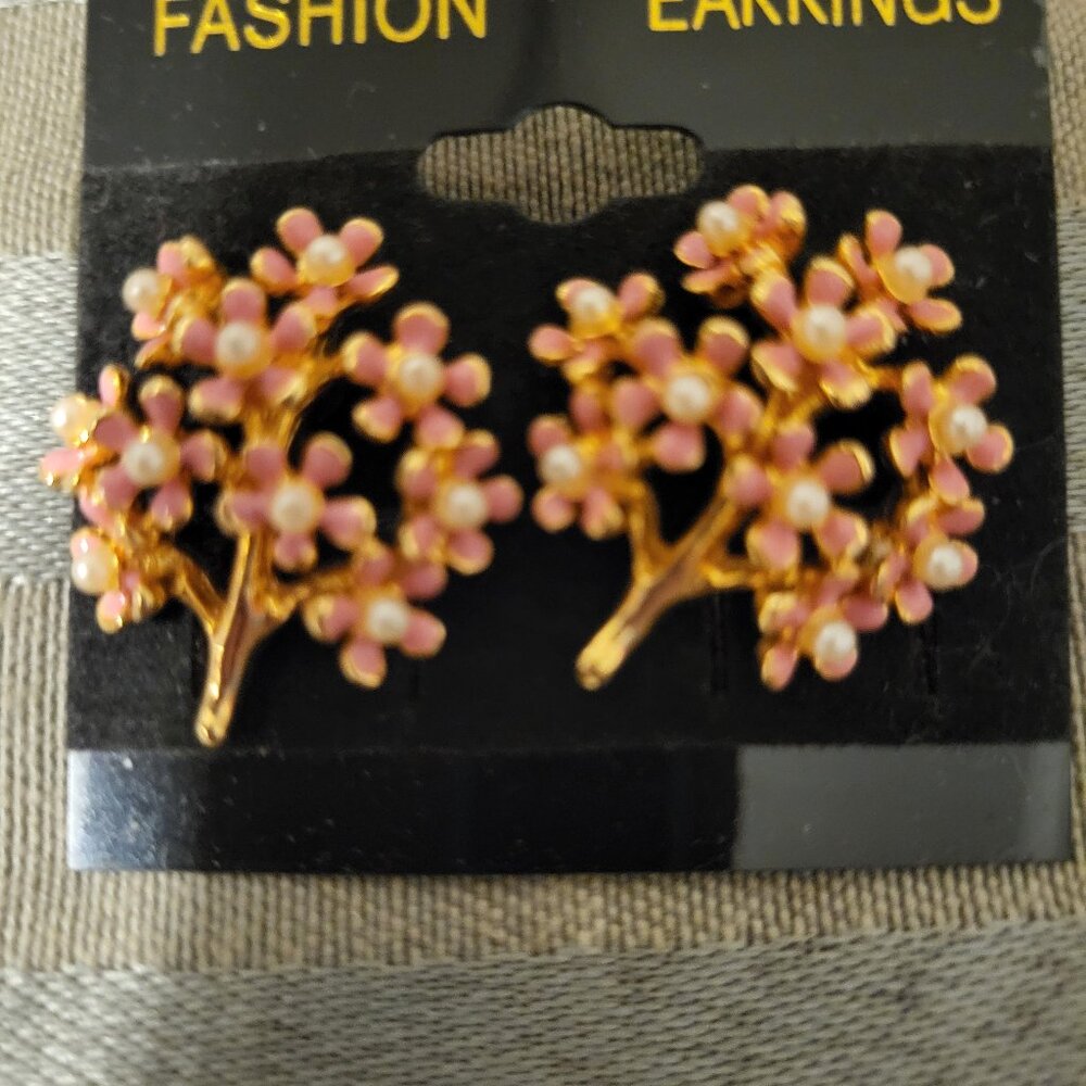 Vintage Pink Enamel Tree Pierced Earrings, EUC